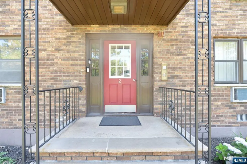 729 10th Street 2F Secaucus, NJ 07094