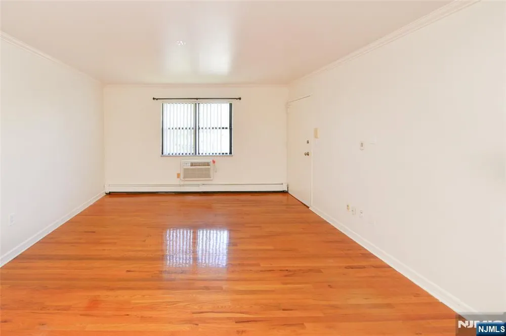 729 10th Street 2F Secaucus, NJ 07094