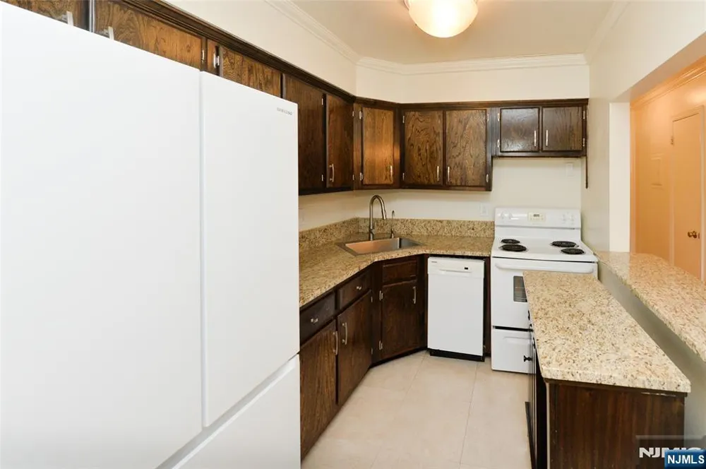 729 10th Street 2F Secaucus, NJ 07094