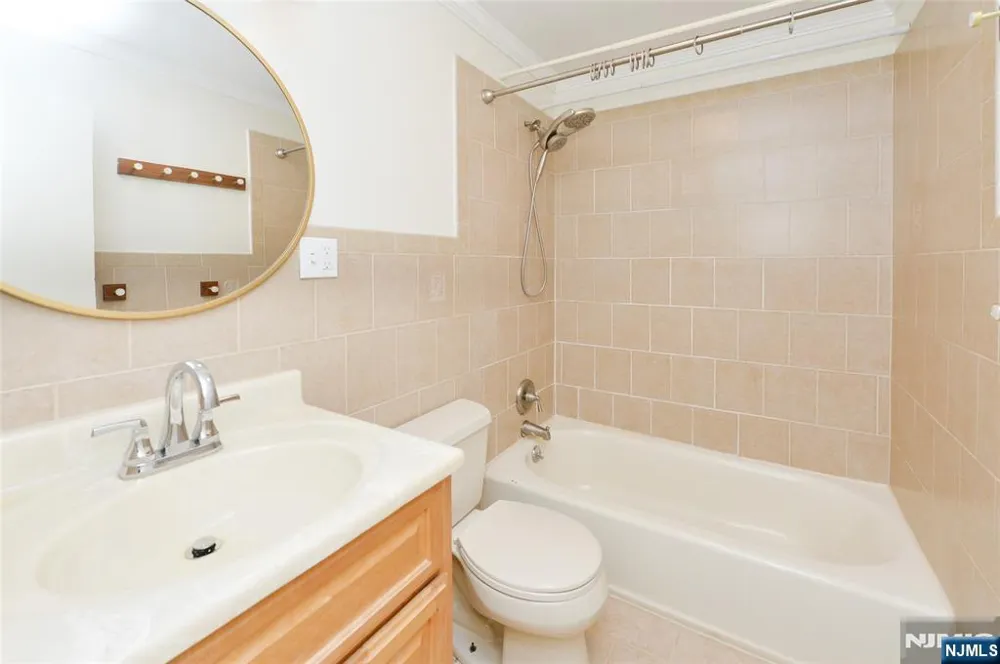 729 10th Street 2F Secaucus, NJ 07094