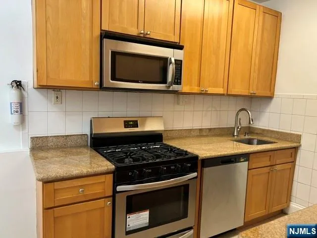7427 Boulevard East a North Bergen, NJ 07047