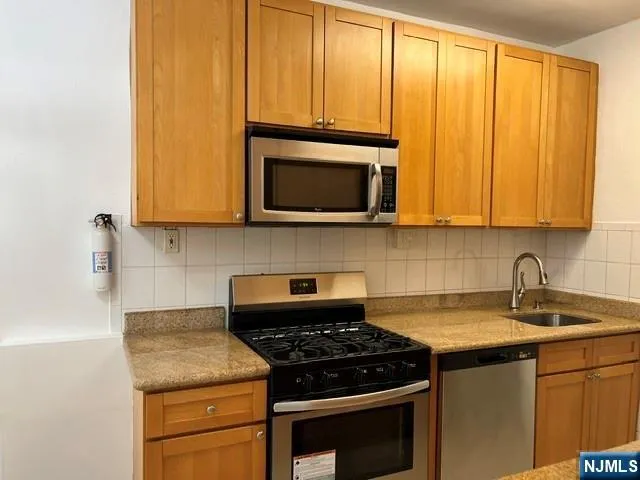 7427 Boulevard East a North Bergen, NJ 07047