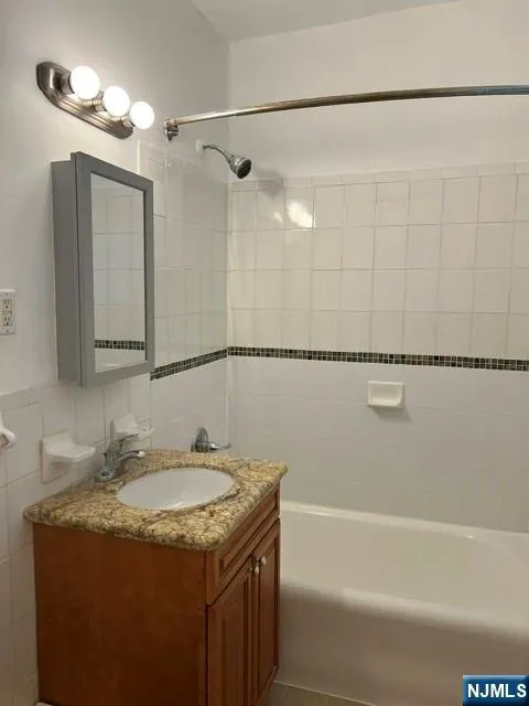 7427 Boulevard East a North Bergen, NJ 07047