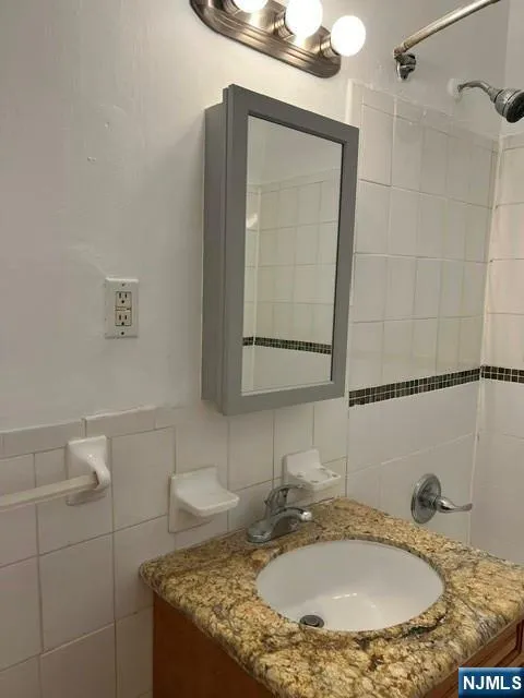 7427 Boulevard East a North Bergen, NJ 07047