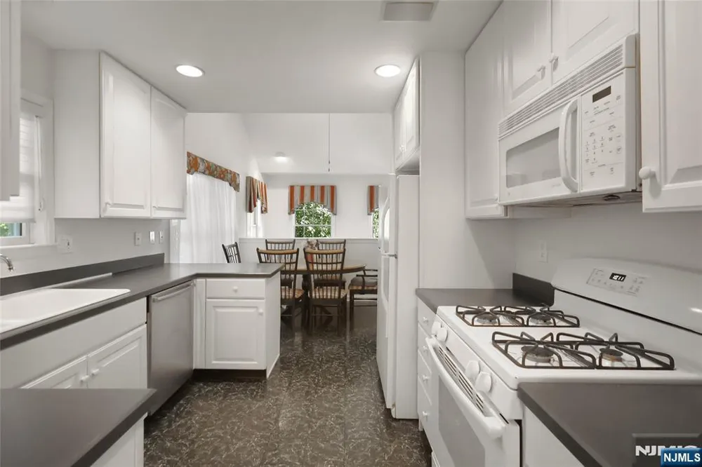35 Quail 35 Old Tappan, NJ 07675