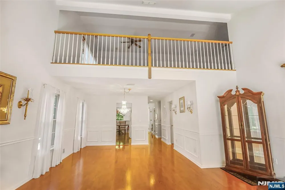 35 Quail 35 Old Tappan, NJ 07675