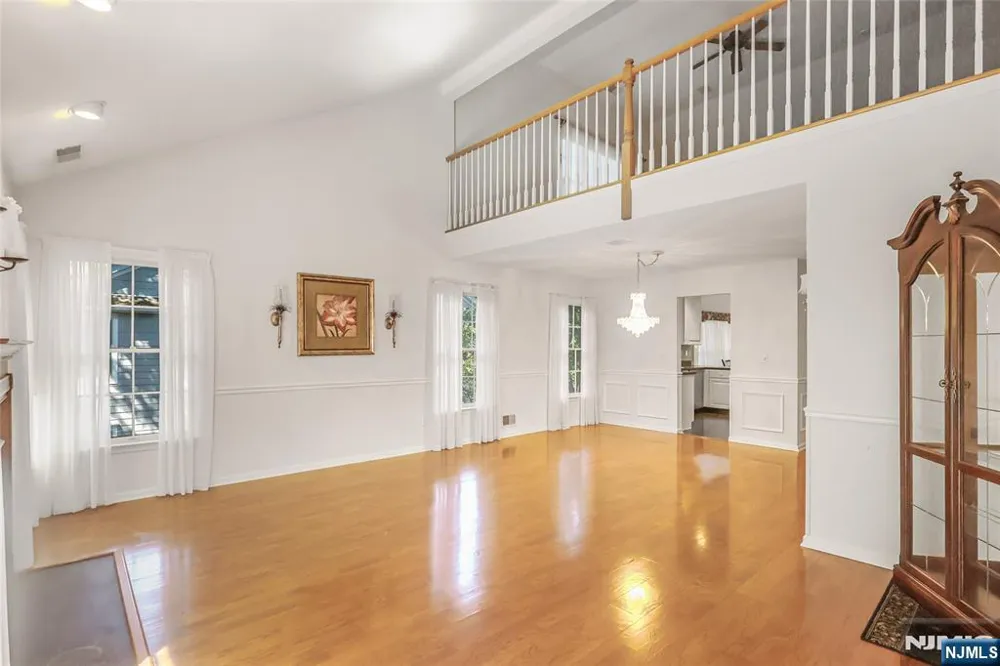 35 Quail 35 Old Tappan, NJ 07675