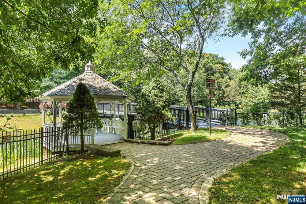 35 Quail 35 Old Tappan, NJ 07675