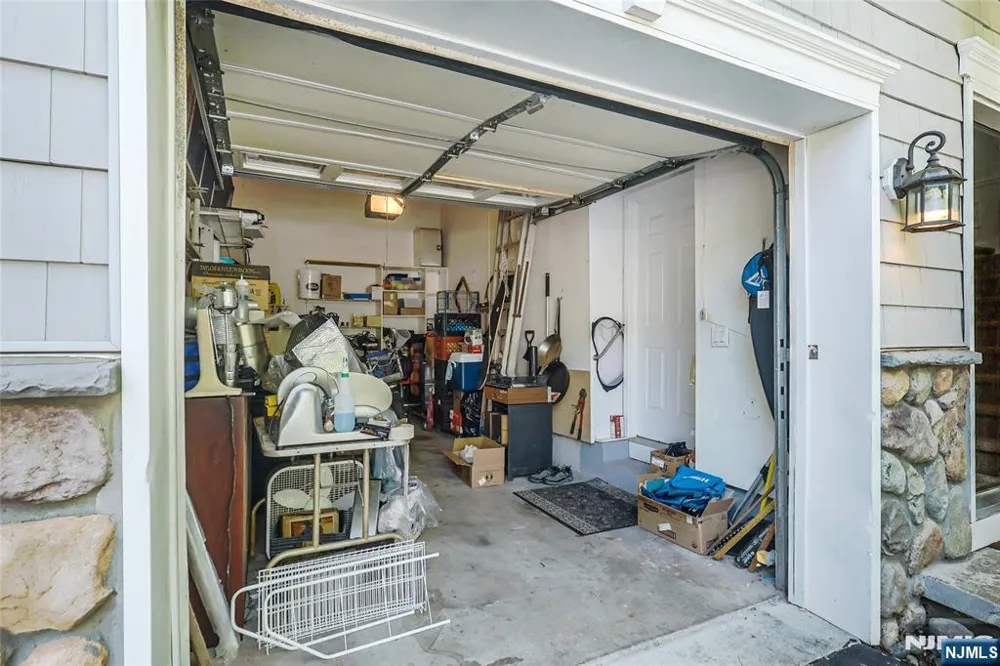 35 Quail 35 Old Tappan, NJ 07675