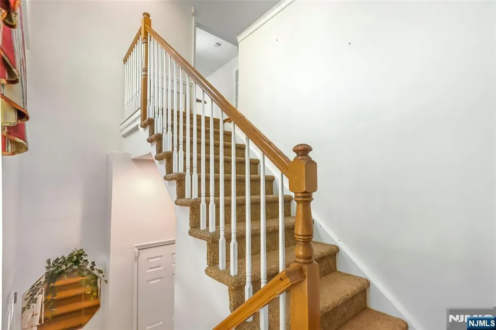 35 Quail 35 Old Tappan, NJ 07675