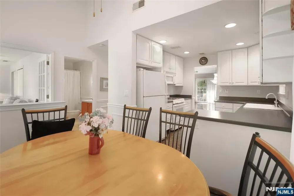 35 Quail 35 Old Tappan, NJ 07675