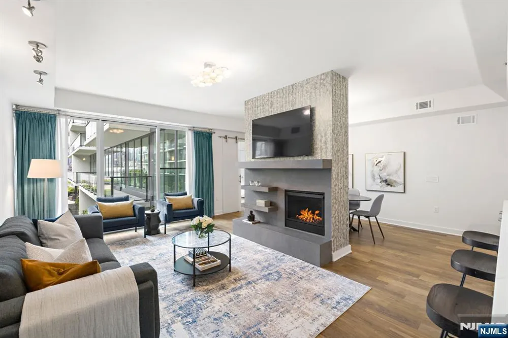 1200 Avenue At Port Imperial 414 Weehawken, NJ 07086