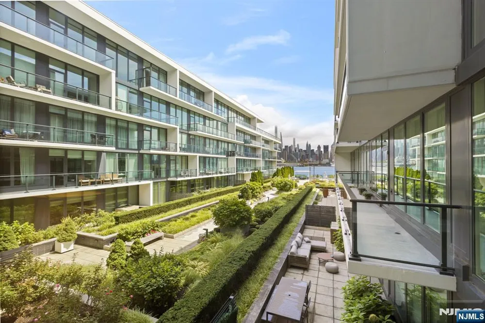 1200 Avenue At Port Imperial 414 Weehawken, NJ 07086