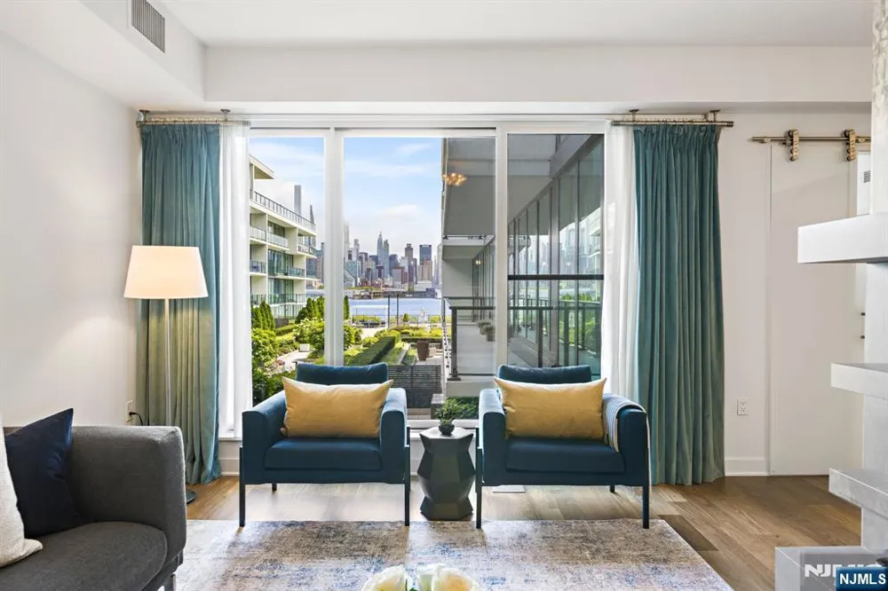 1200 Avenue At Port Imperial 414 Weehawken, NJ 07086