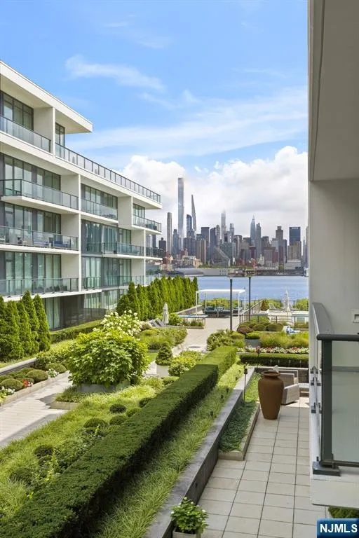 1200 Avenue At Port Imperial 414 Weehawken, NJ 07086