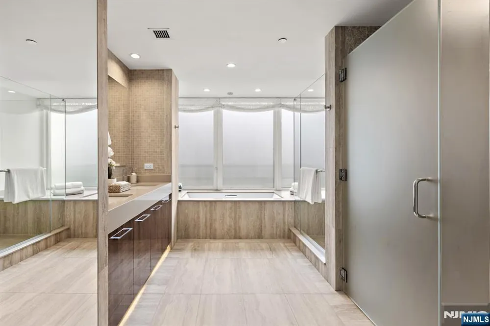 1200 Avenue At Port Imperial 414 Weehawken, NJ 07086