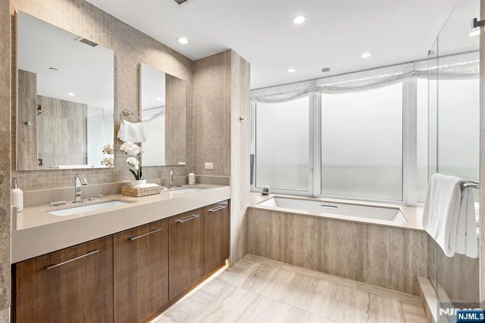 1200 Avenue At Port Imperial 414 Weehawken, NJ 07086