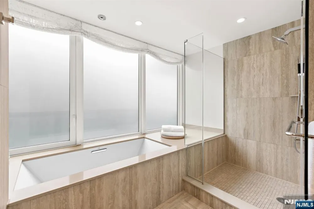 1200 Avenue At Port Imperial 414 Weehawken, NJ 07086