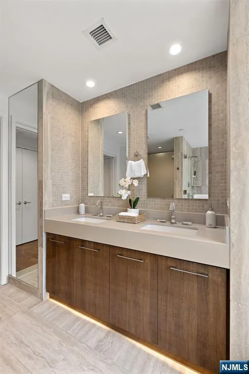 1200 Avenue At Port Imperial 414 Weehawken, NJ 07086