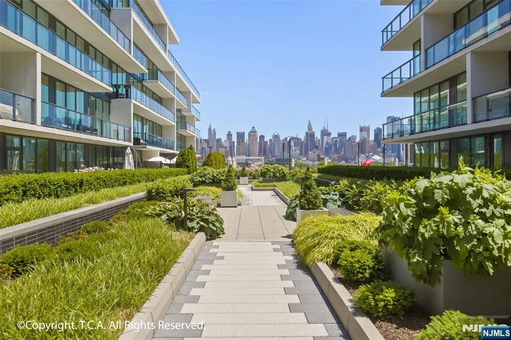 1200 Avenue At Port Imperial 414 Weehawken, NJ 07086