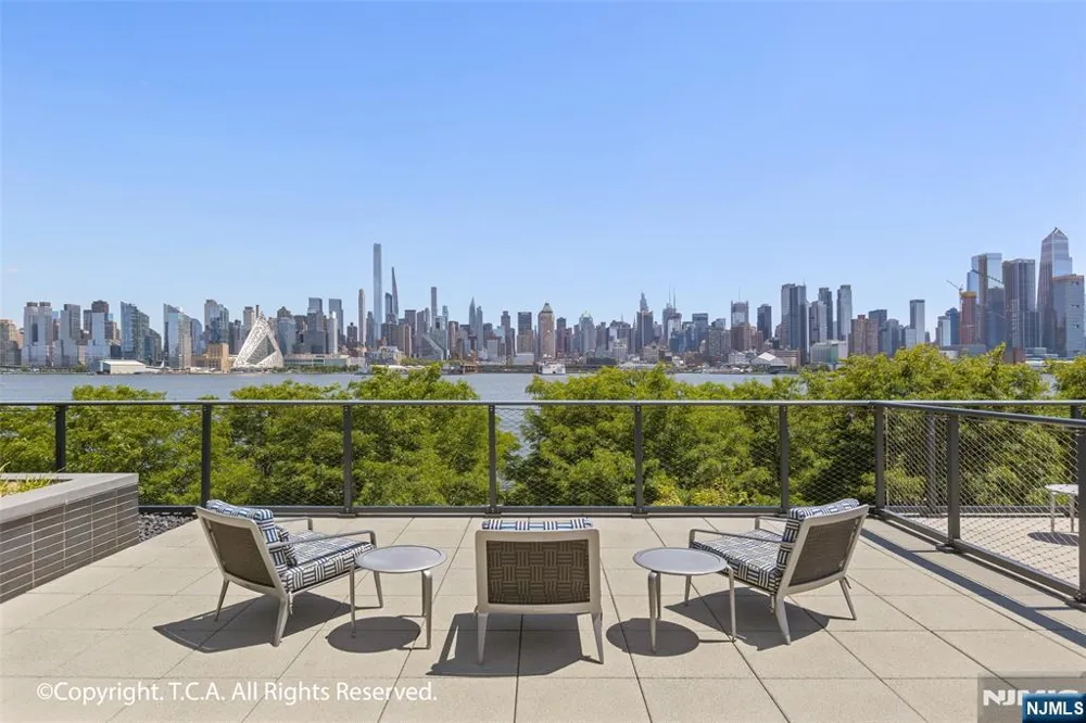 1200 Avenue At Port Imperial 414 Weehawken, NJ 07086