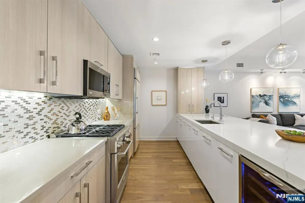 1200 Avenue At Port Imperial 414 Weehawken, NJ 07086