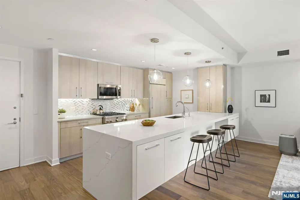 1200 Avenue At Port Imperial 414 Weehawken, NJ 07086