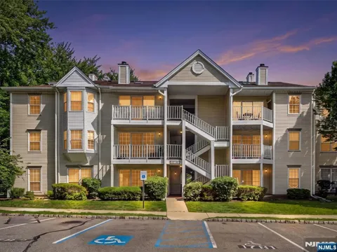 453 Poets Way