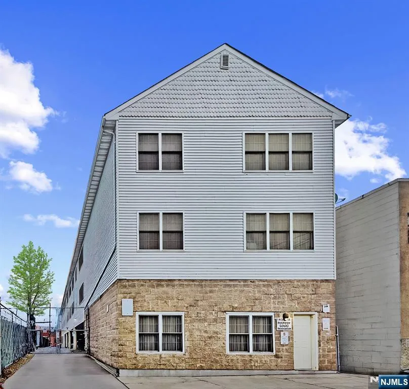 9-11 Madison Avenue 18 Paterson, NJ 07524