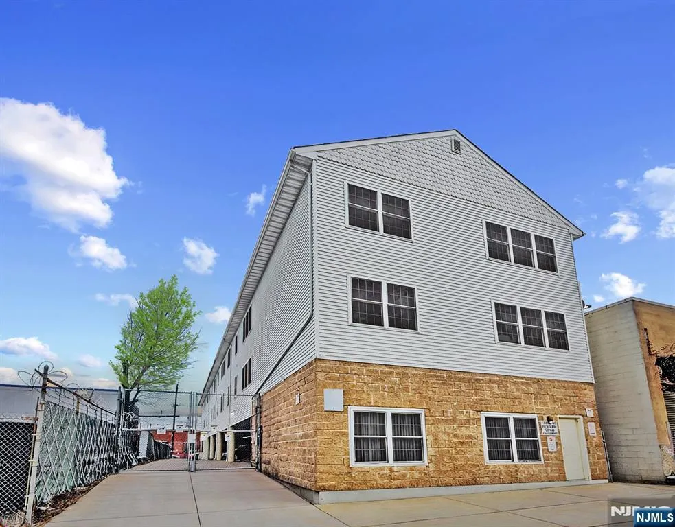 9-11 Madison Avenue 18 Paterson, NJ 07524