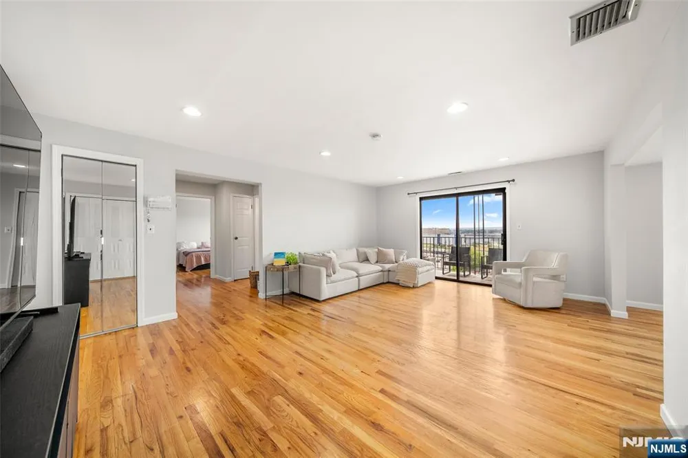 6605 Granton Avenue 3A North Bergen, NJ 07047