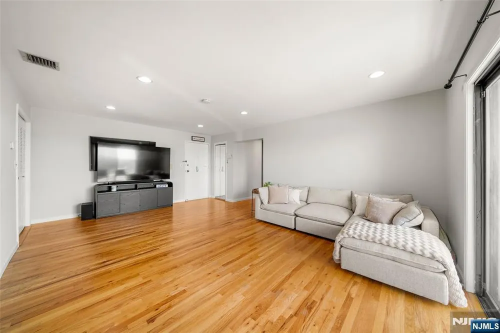 6605 Granton Avenue 3A North Bergen, NJ 07047