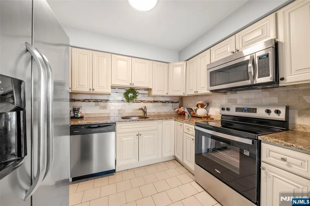 6605 Granton Avenue 3A North Bergen, NJ 07047