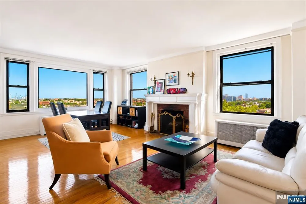 375 Mount Prospect 7DE Newark, NJ 07104