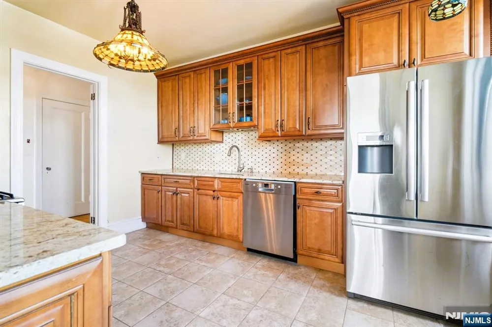 375 Mount Prospect 7DE Newark, NJ 07104