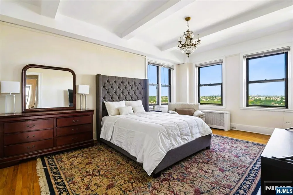 375 Mount Prospect 7DE Newark, NJ 07104