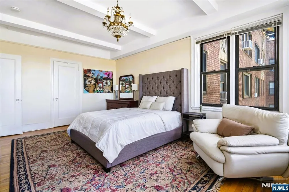 375 Mount Prospect 7DE Newark, NJ 07104
