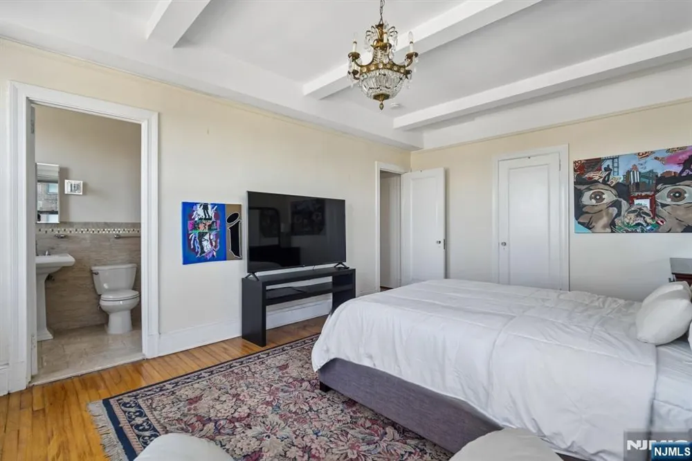 375 Mount Prospect 7DE Newark, NJ 07104