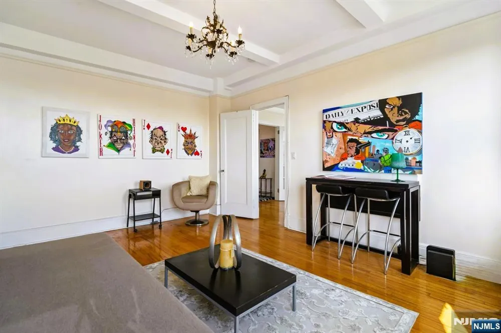 375 Mount Prospect 7DE Newark, NJ 07104