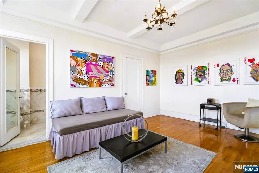 375 Mount Prospect 7DE Newark, NJ 07104
