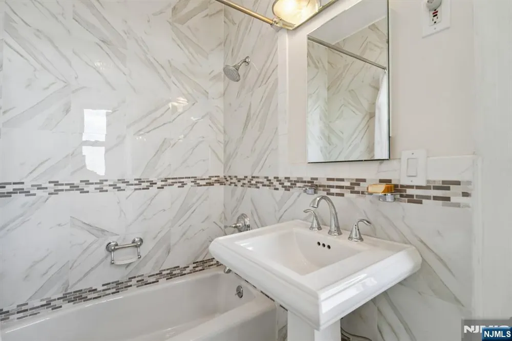375 Mount Prospect 7DE Newark, NJ 07104