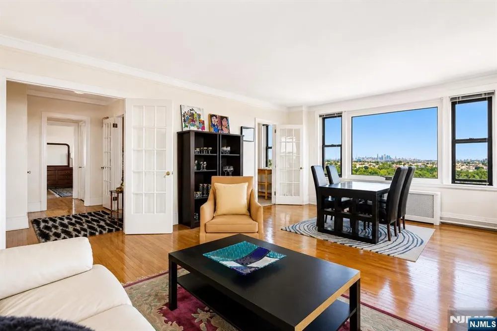375 Mount Prospect 7DE Newark, NJ 07104
