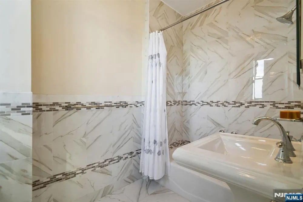 375 Mount Prospect 7DE Newark, NJ 07104