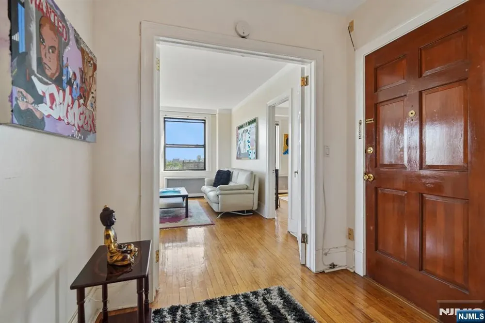 375 Mount Prospect 7DE Newark, NJ 07104