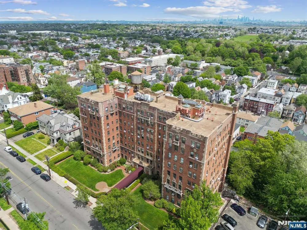 375 Mount Prospect 7DE Newark, NJ 07104