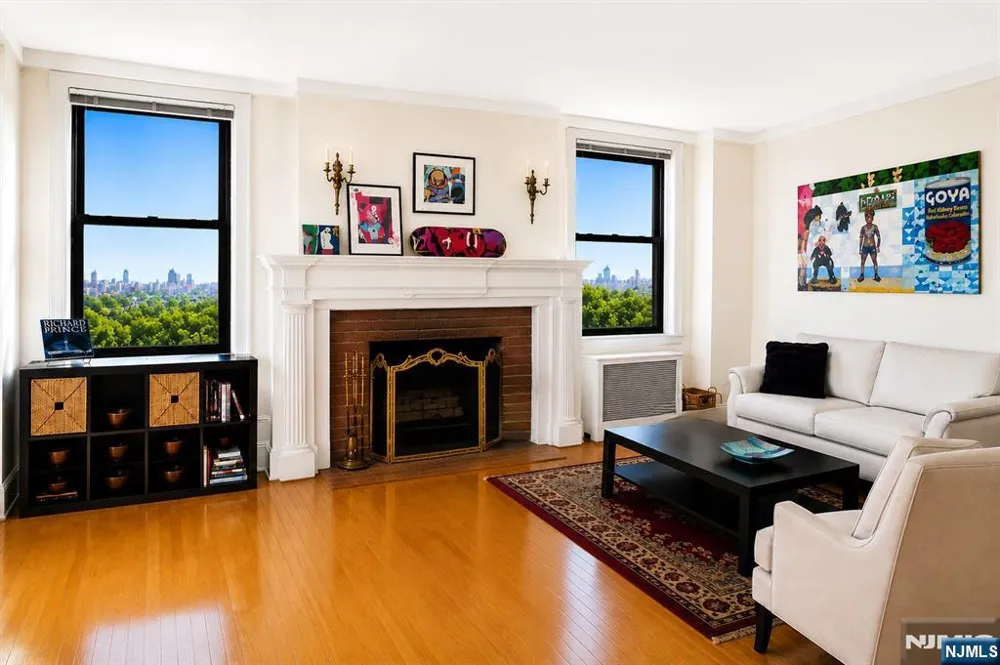 375 Mount Prospect 7DE Newark, NJ 07104