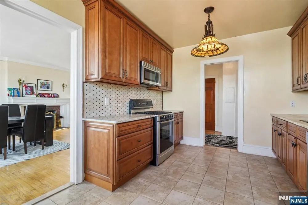 375 Mount Prospect 7DE Newark, NJ 07104