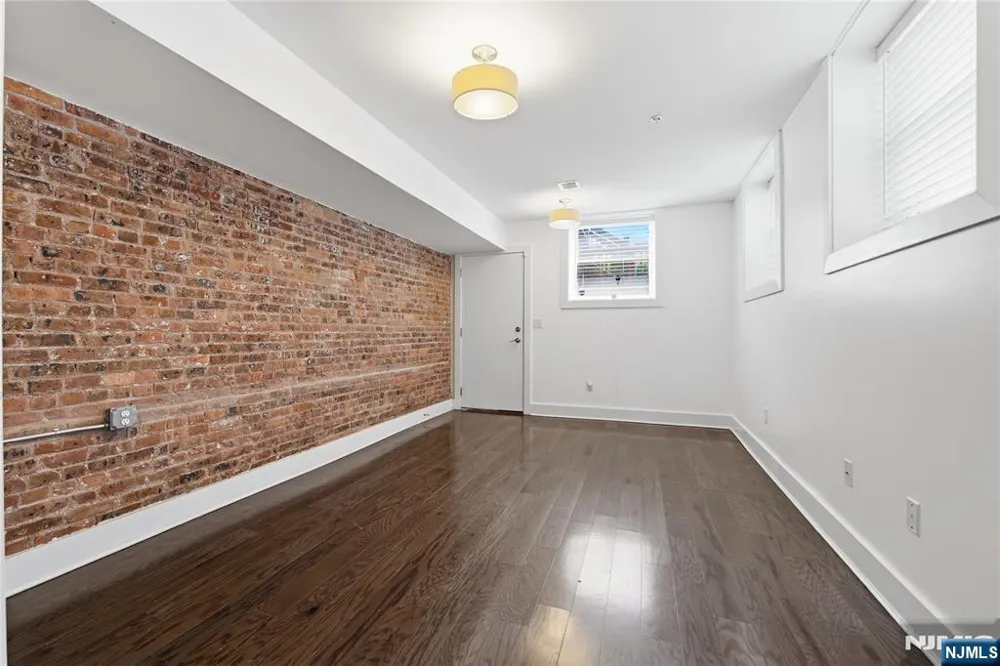 252 Mt Pleasant Avenue 1 Newark, NJ 07104