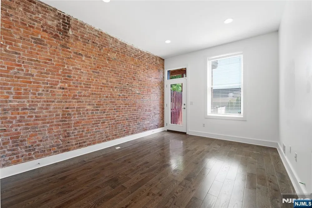 252 Mt Pleasant Avenue 1 Newark, NJ 07104