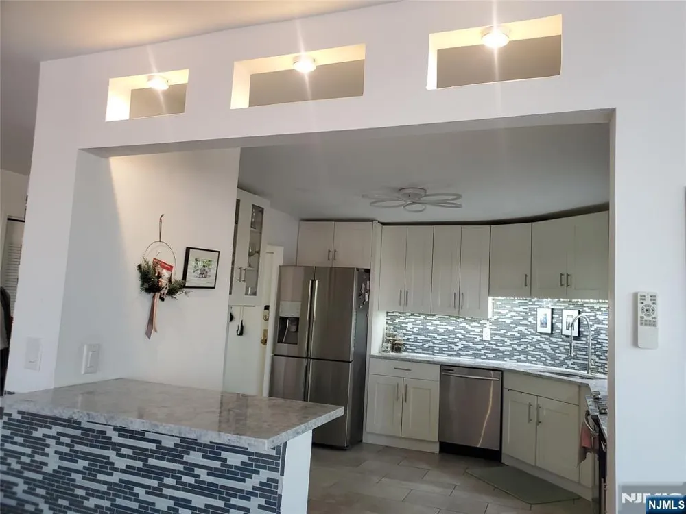1203 Harmon Cove Tower Secaucus, NJ 07094
